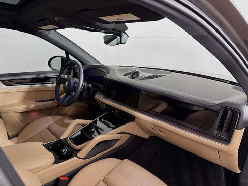 Used 2025 Porsche Cayenne S AWD/4WD image 28