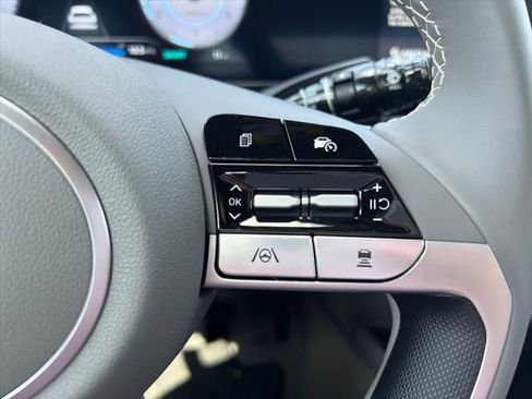 Used 2025 Hyundai Elantra SEL image 18