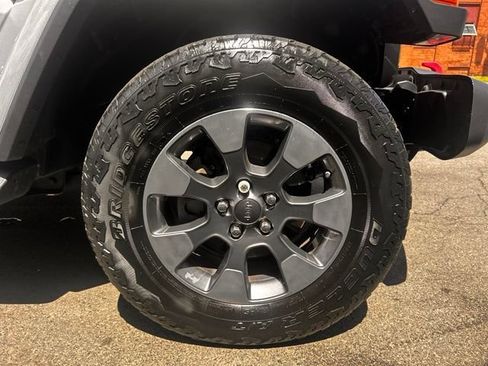 Used 2021 Jeep Wrangler Unlimited Sahara w/ Uconnect 4C Nav & Sound Group AWD/4WD image 34