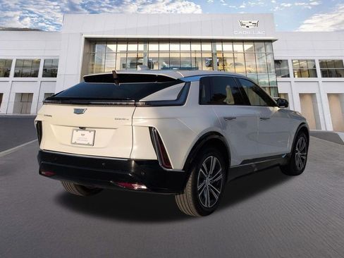 Certified 2024 Cadillac Lyriq Luxury AWD/4WD image 5