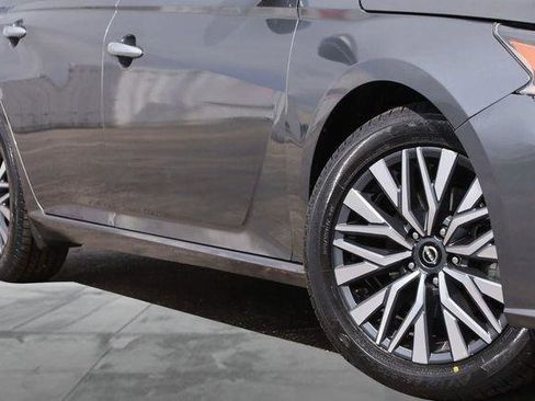 Used 2025 Nissan Altima 2.5 SV FWD image 3