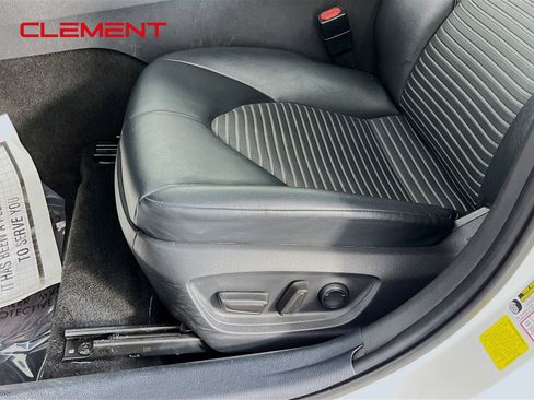 Used 2020 Toyota Camry SE FWD image 25