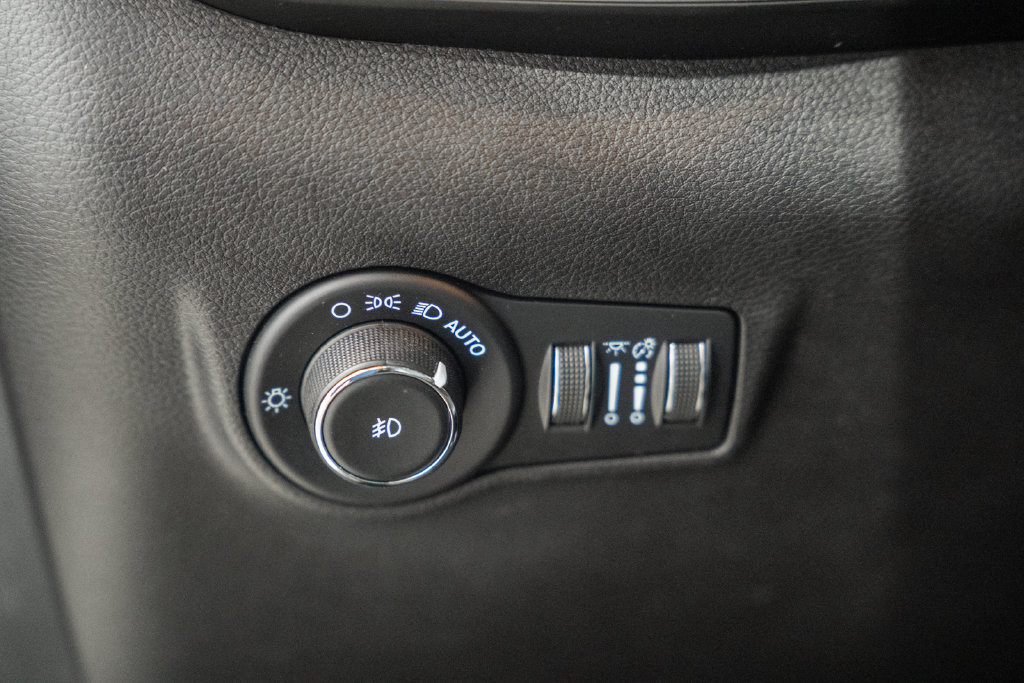 Certified 2023 Jeep Compass Latitude AWD/4WD image 44