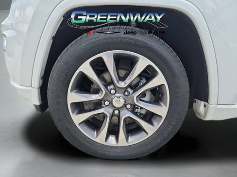Used 2017 Jeep Grand Cherokee Overland RWD image 32