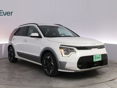 Used 2024 Kia Niro Wave w/ Wave Preserve Package FWD image 13