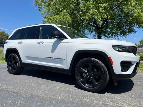 Used 2023 Jeep Grand Cherokee Altitude AWD/4WD image 34