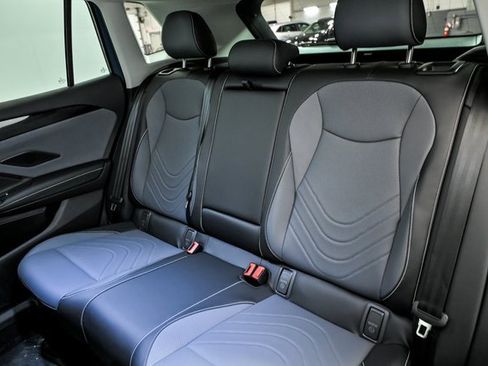 New 2026 Volkswagen Tiguan SE image 9