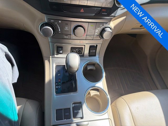 Used 2011 Toyota Highlander SE w/ Tow Pkg FWD image 21