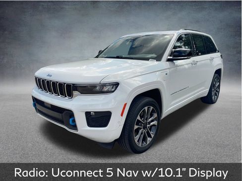 Used 2023 Jeep Grand Cherokee Overland w/ Luxury Tech Group IV AWD/4WD image 4