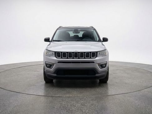 Used 2025 Jeep Compass Limited AWD/4WD image 2