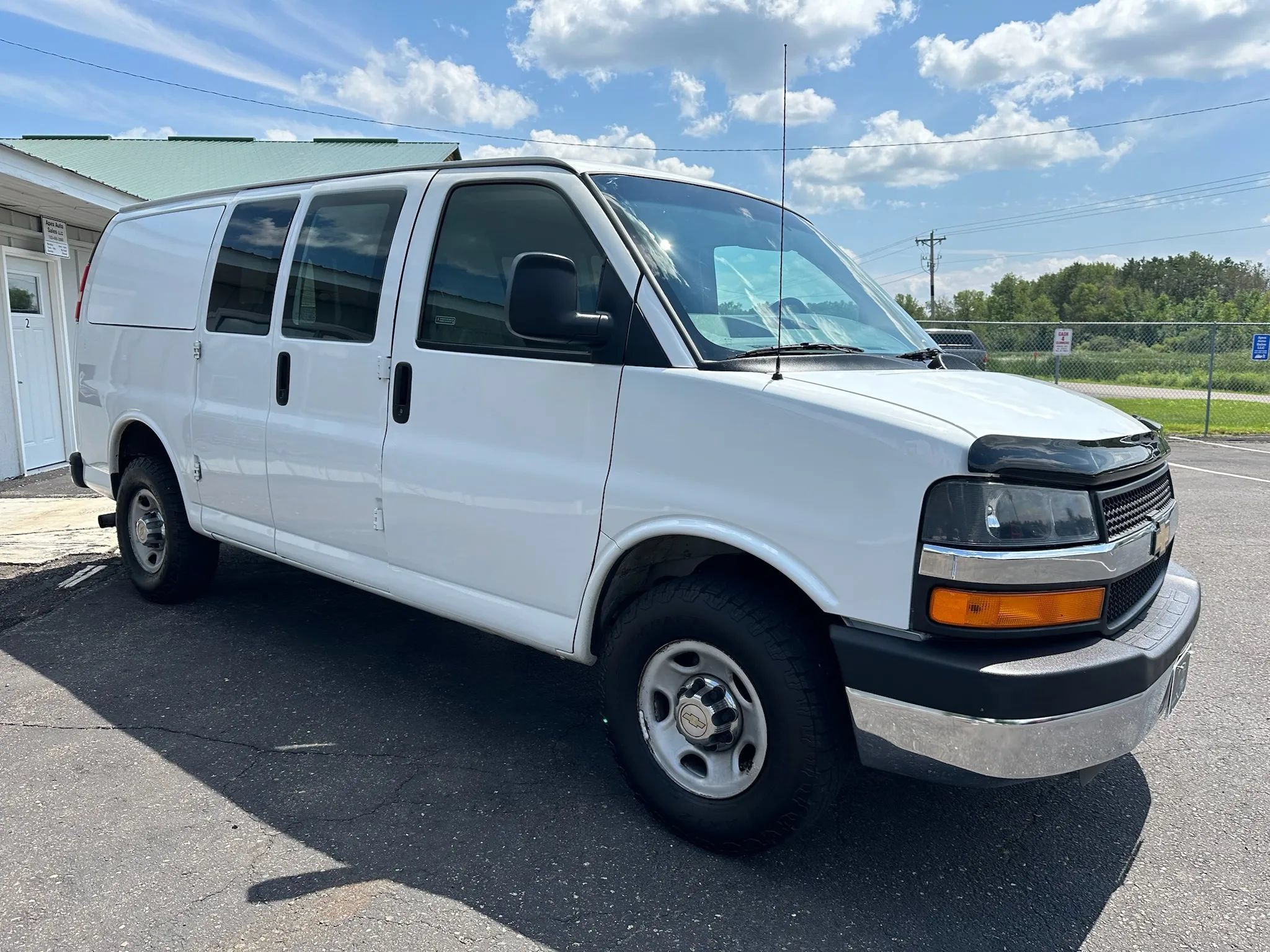 Used 2015 Chevrolet Express 2500 LT w/ LT Preferred Equipment Group RWD image 3