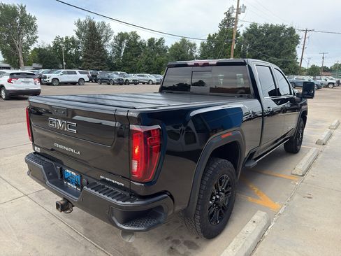 Used 2022 GMC Sierra 2500 Denali w/ Denali Black Diamond Edition AWD/4WD image 5