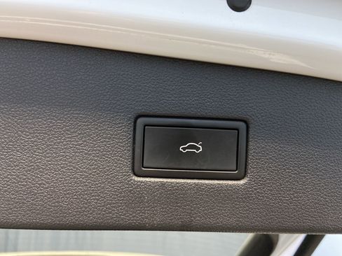 Used 2022 Volkswagen Tiguan SEL R-Line image 36