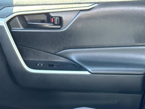 Used 2019 Toyota RAV4 LE image 19