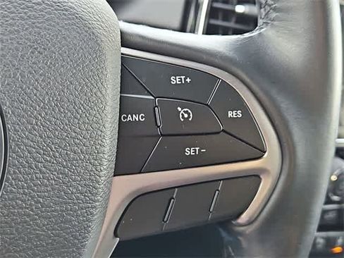 Used 2020 Jeep Grand Cherokee Altitude image 25