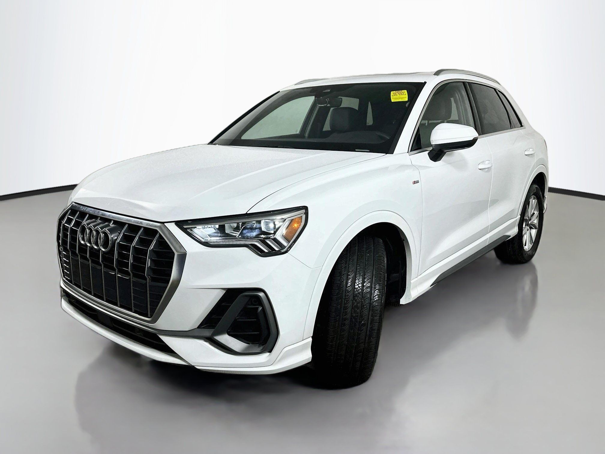 Used 2025 Audi Q3 2.0T Premium Plus w/ Premium Plus Package AWD/4WD image 3