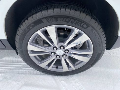 Used 2025 Cadillac XT5 Premium Luxury image 15