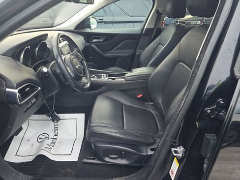 Used 2018 Jaguar F-PACE Premium image 4