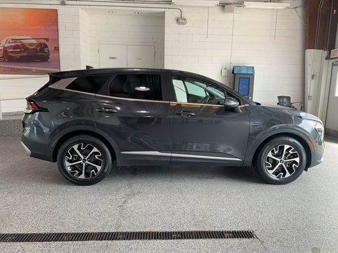 Used 2023 Kia Sportage EX FWD image 11