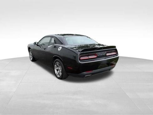 Used 2019 Dodge Challenger SXT RWD image 5