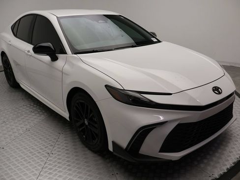 Used 2026 Toyota Camry SE w/ Convenience Package FWD image 6