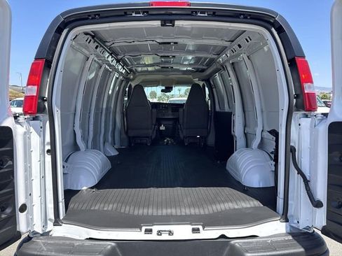 New 2026 GMC Savana 2500 w/ Driver Convenience Package RWD image 21