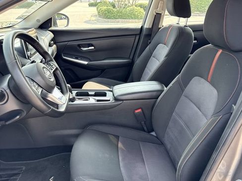 Used 2025 Nissan Sentra SR FWD image 9