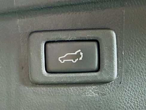 Used 2017 Subaru Outback 2.5i Limited image 31