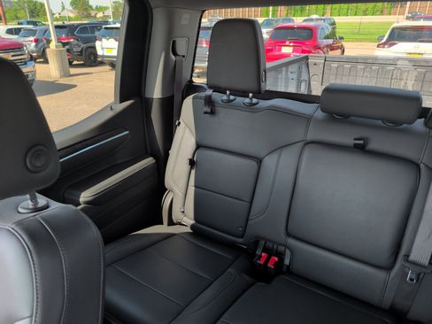 Used 2025 GMC Sierra 1500 SLT AWD/4WD image 12