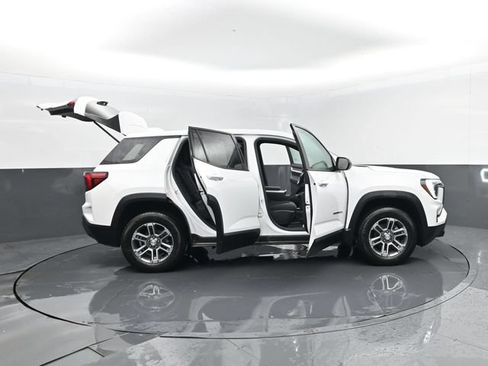 Used 2025 GMC Terrain Elevation AWD/4WD image 30