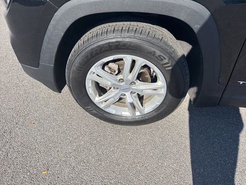 Used 2022 GMC Terrain SLE image 10