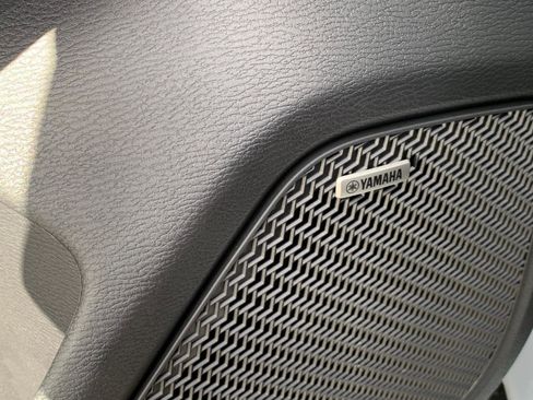 New 2025 Mitsubishi Outlander SE image 9