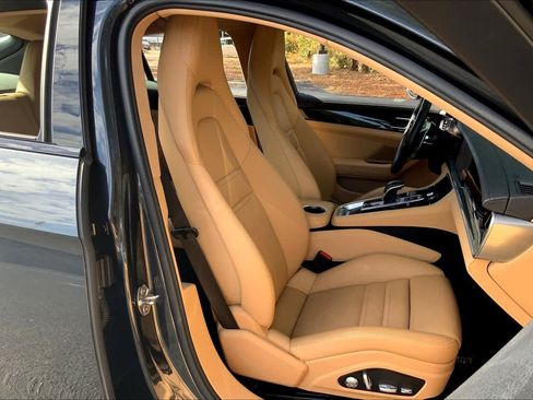 Used 2018 Porsche Panamera RWD image 9