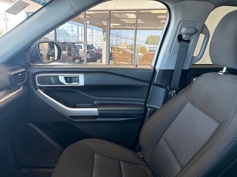 Used 2023 Ford Explorer XLT AWD/4WD image 25