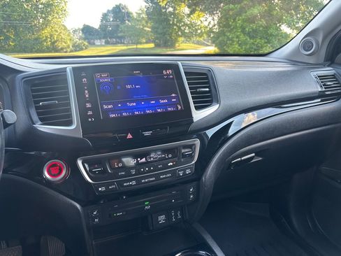 Used 2018 Honda Pilot Elite image 16