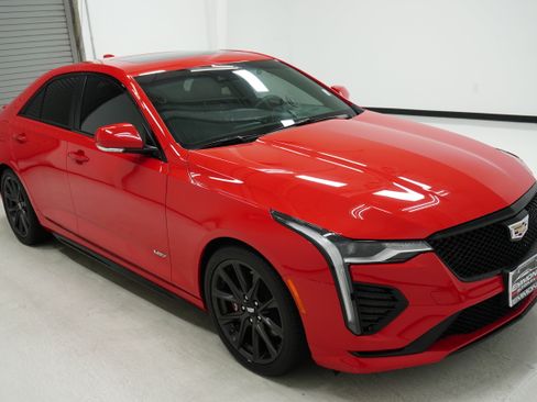 Used 2020 Cadillac CT4 V RWD image 3