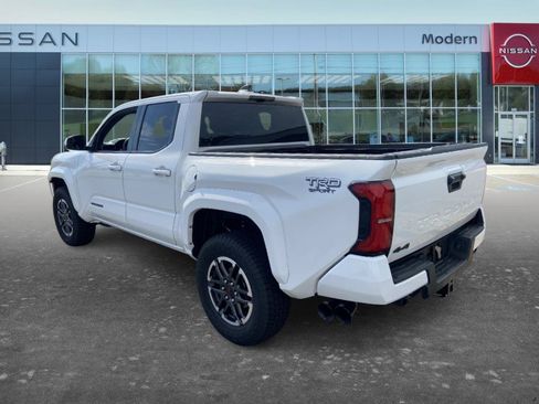 Used 2025 Toyota Tacoma TRD Sport AWD/4WD image 7