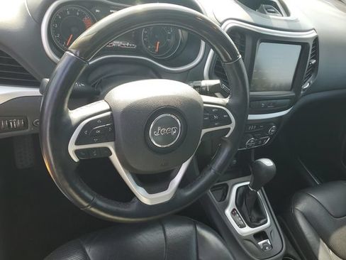 Used 2016 Jeep Cherokee Overland FWD image 18