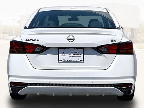 Used 2024 Nissan Altima 2.5 SV FWD image 5