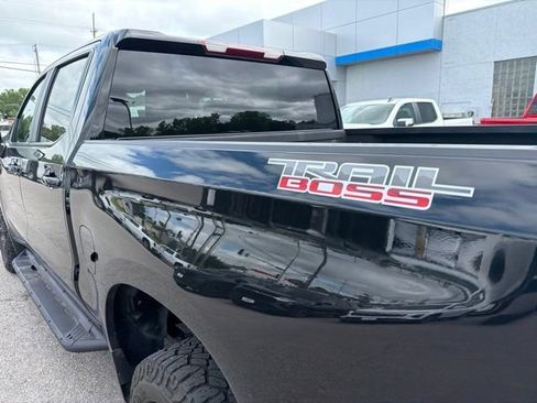Used 2021 Chevrolet Silverado 1500 LT Trail Boss w/ LPO, Dark Essentials Package AWD/4WD image 34