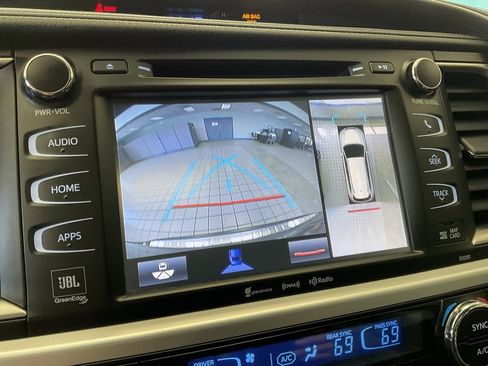 Used 2019 Toyota Highlander Limited Platinum image 17
