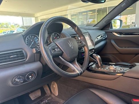 Certified 2022 Maserati Levante Modena image 12