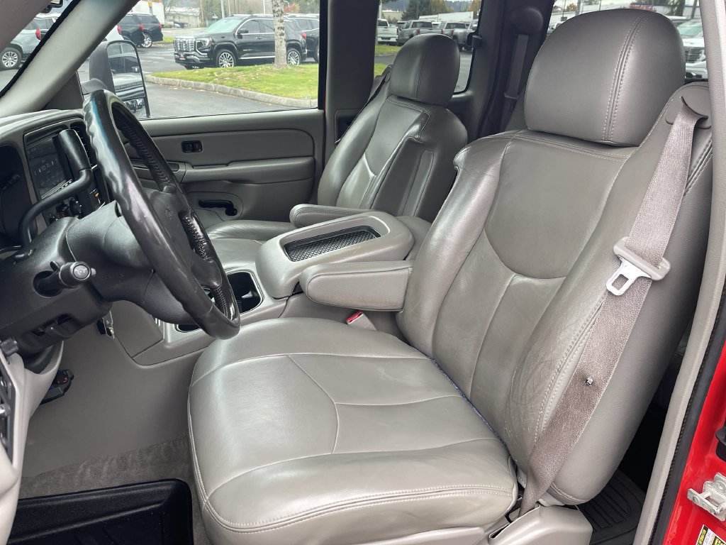 Used 2004 GMC Sierra 2500 SLE w/ Heavy-Duty Power Package AWD/4WD image 17