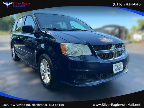 Used 2014 Dodge Grand Caravan SXT w/ Rear Park Assist Package FWD image 5