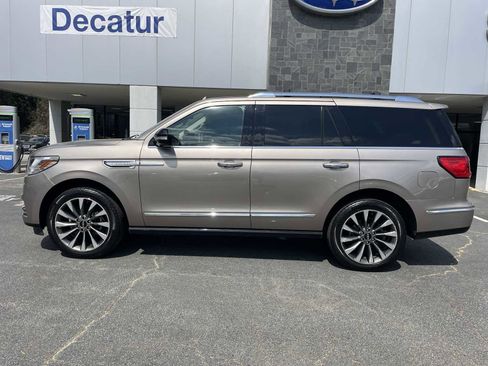 Used 2019 Lincoln Navigator Select image 3
