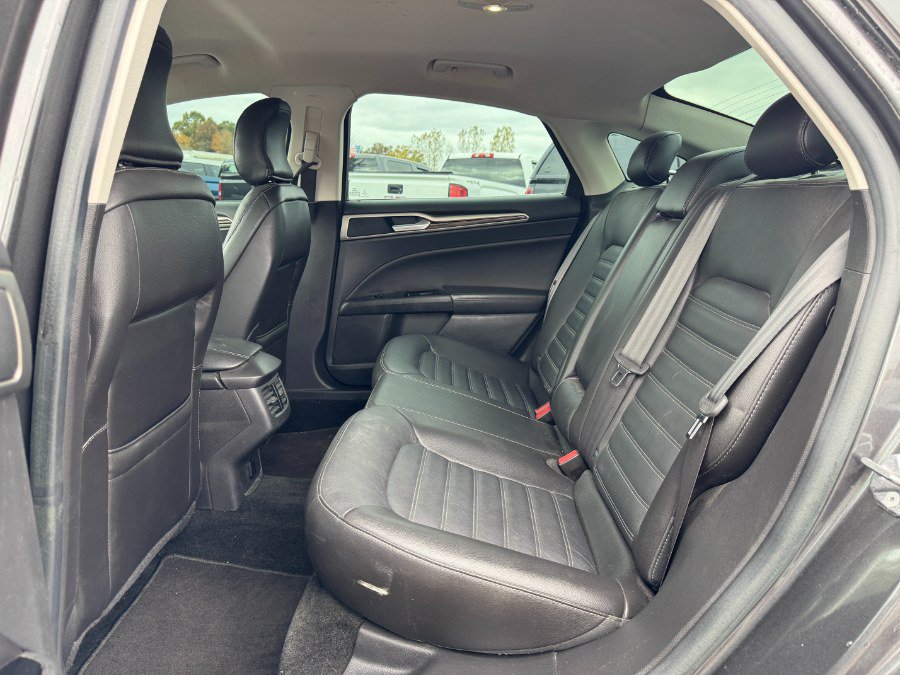 Used 2015 Ford Fusion SE w/ Equipment Group 202A FWD image 16