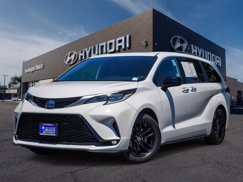 Used 2022 Toyota Sienna XSE w/ XSE Plus Package AWD/4WD image 1