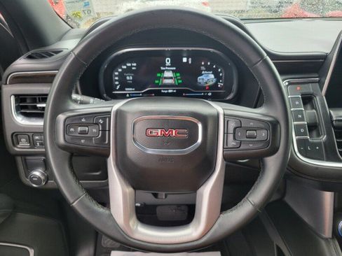 Used 2023 GMC Yukon SLE w/ Gmc Pro Safety Plus Package RWD image 11