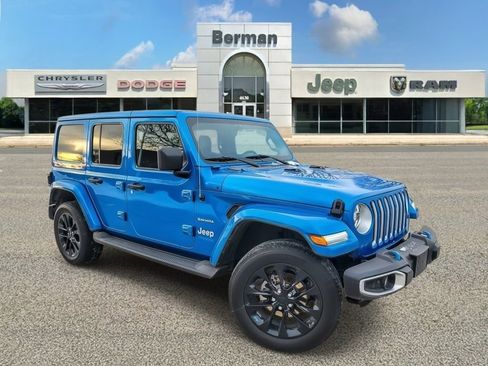 Used 2022 Jeep Wrangler Unlimited Sahara w/ Cold Weather Group image 2