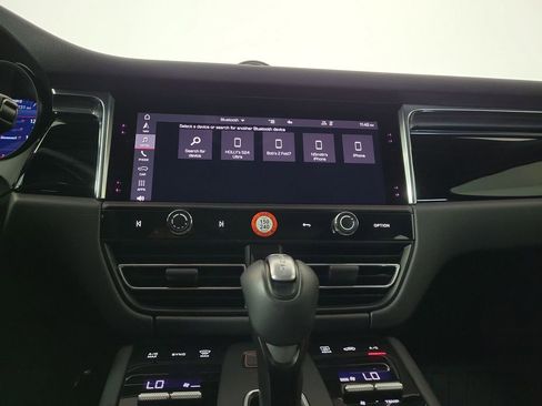 Used 2025 Porsche Macan AWD/4WD image 20